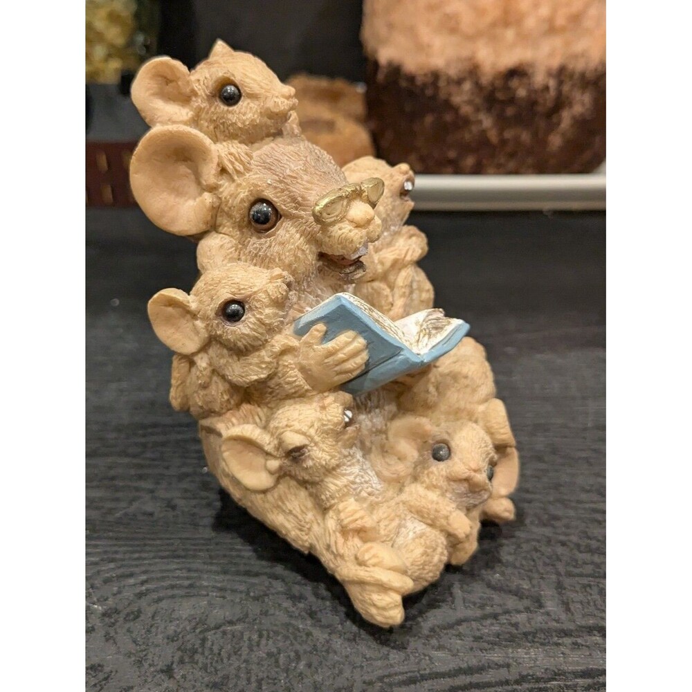 Vintage Stone Critters Storyteller Mouse Figurine Family Reading Scene